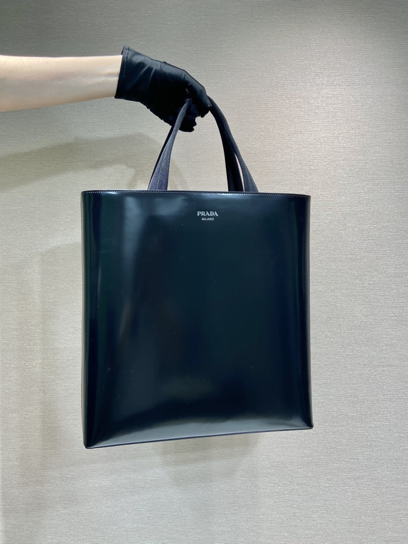 Pra*a tote bags